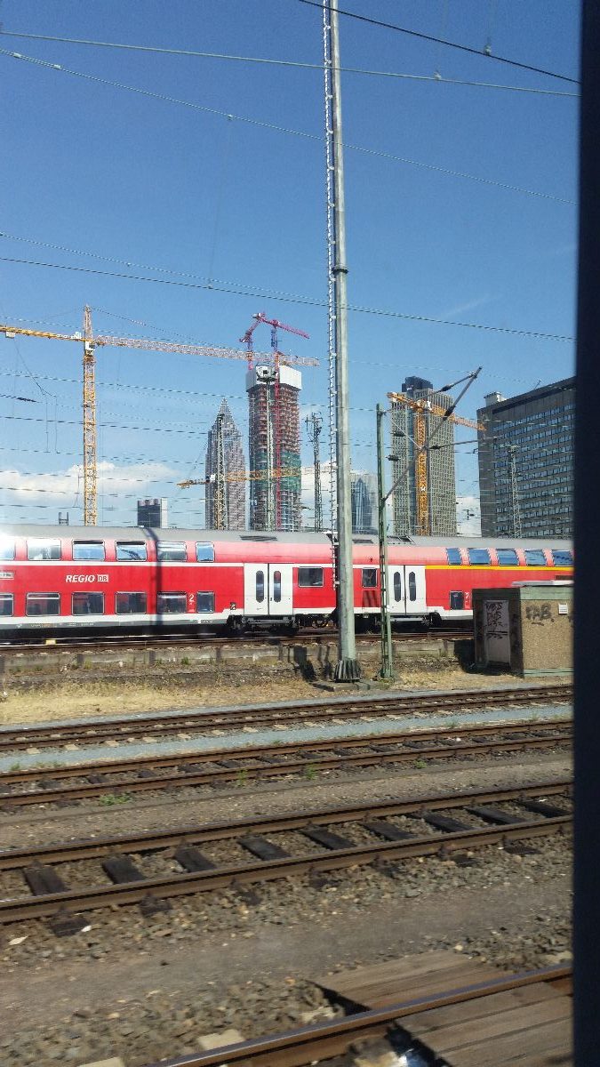 Im Zug in Frankfurt