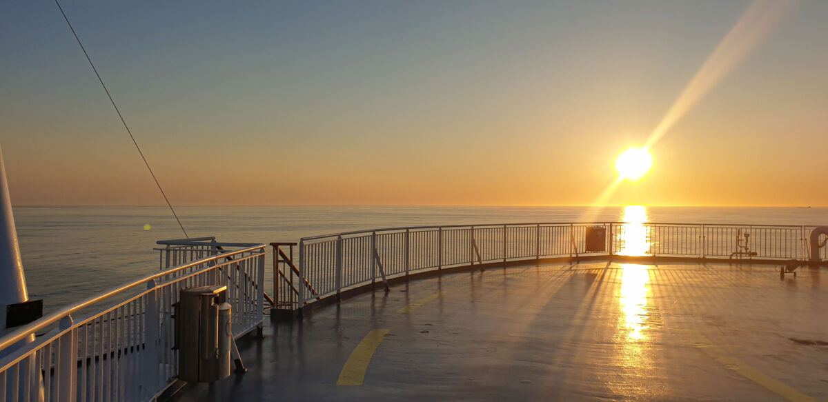 Sonnenuntergang auf der Fähre